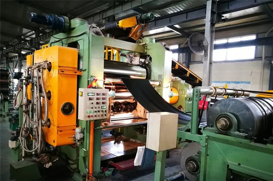شراء التدفئة الكهربائية آلة كالندر ثلاثية اللفافات السرعة 0-20m/min والضغط الأقصى 10MPa online manufacture