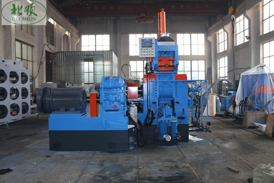 شراء 110L غرفة خلط المطاط الداخلية الخلاط تغذية بواسطة آلة مساعدة العليا online manufacture
