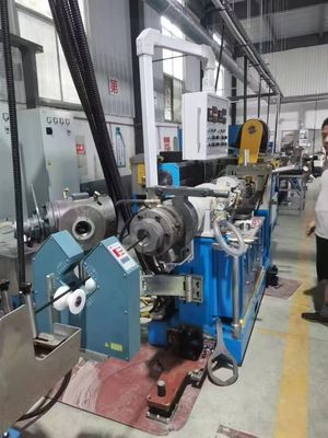 سعر جيد XJW-90 مطاط محفز وصندوق التشويش الهوائي الساخن لمعدات صنع خرطوم المطاط الانترنت