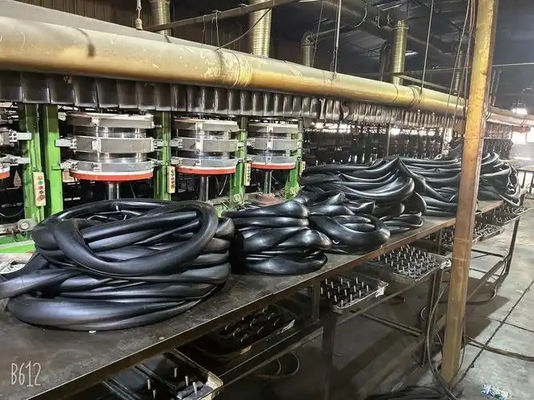 سعر جيد مطاط البوتيل والطاط الطبيعي آلة تصفية الأنابيب الداخلية لخط إنتاج الأنابيب الداخلية للدراجات النارية الانترنت