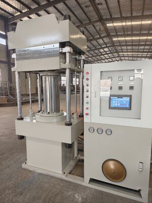 سعر جيد 600×600ملم لوحة ساخنة 100 طن قوة التشبيك مطاطية مطاطية مطاطية مع نظام تحكم PLC لصنع كتل المطاط الانترنت