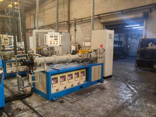 سعر جيد خط إنتاج حشوات مانعة للتسرب من EPDM / سعة 180-250 كجم في الساعة / مستقر وفعال الانترنت